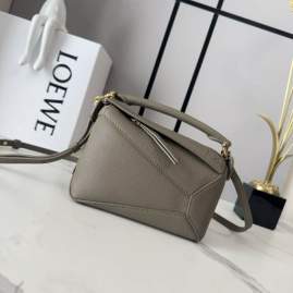 Picture of Loewe Handbags _SKUfw239894986fw